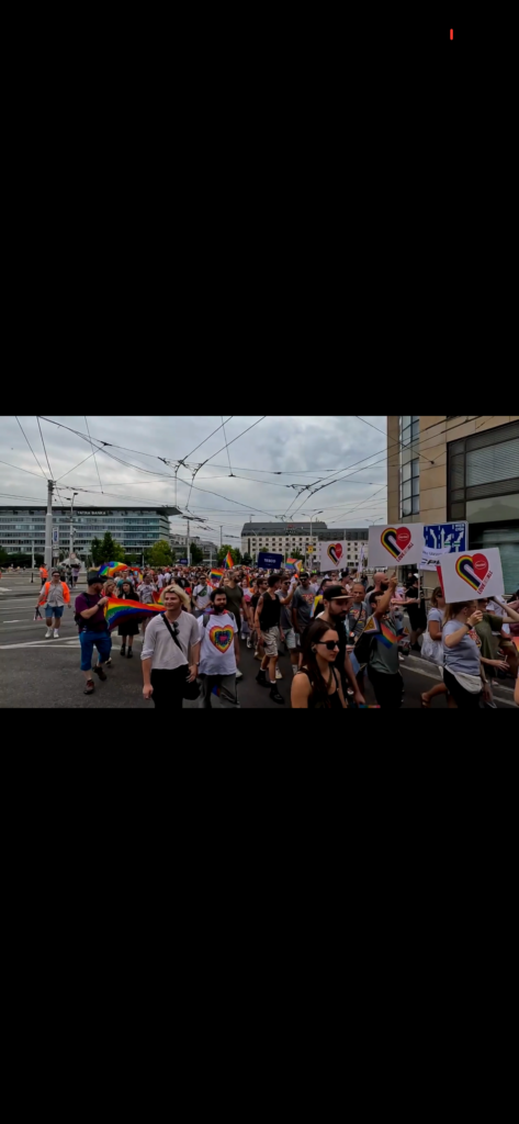 1 DƏQİQƏ: Slovakiyada etirazlar başlayıb, İngiltərədə anti-trans qanunlar çıxarılır, Gürcüstanda xalq küçələrdədir