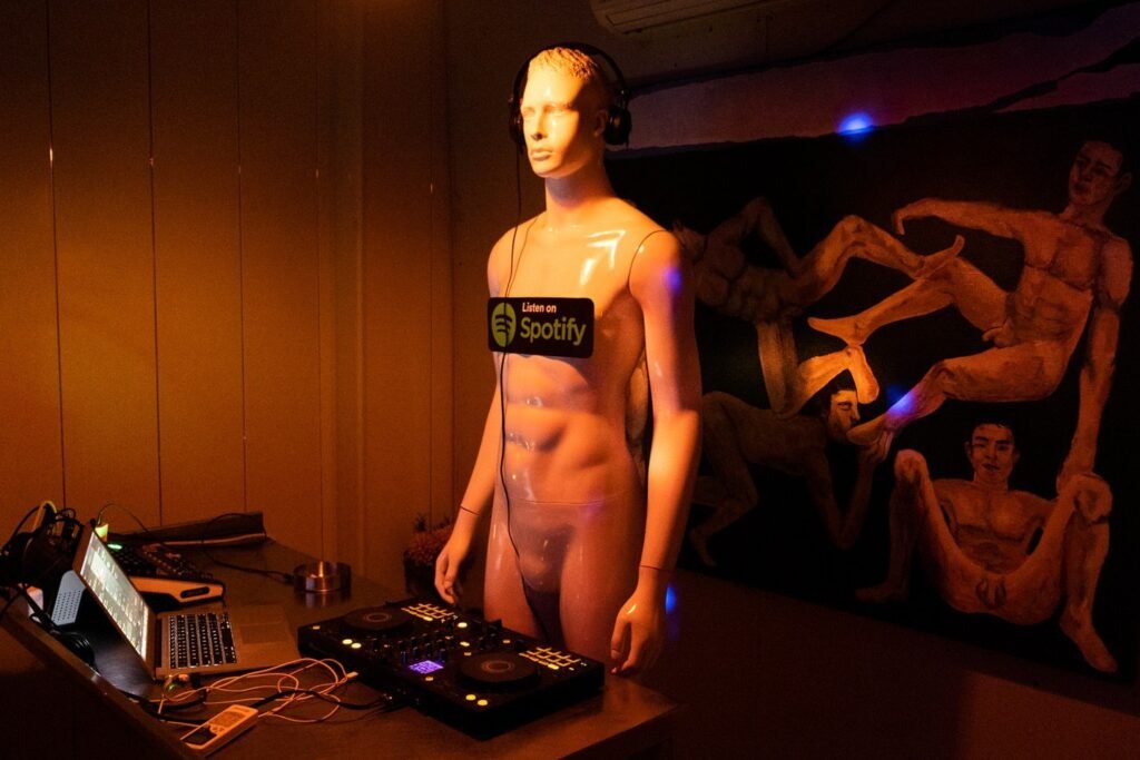 All Out təşkilatından Bakıda polis reydi ilə bağlı kampaniya