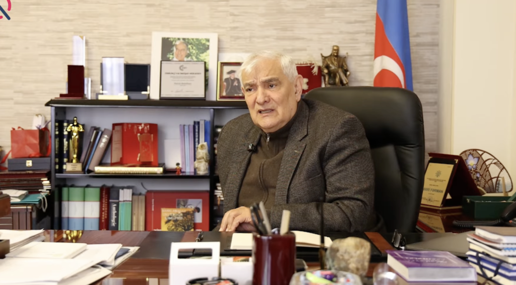 Kamal Abdulla qadınlar və kuirlərlə bağlı fikirlərinə görə tənqid olunur