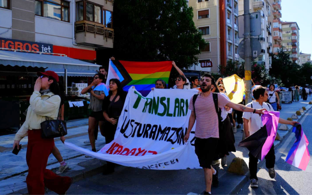 Polis müdaxiləsinə rəğmən İstanbulda Qürur Yürüşü bu il də keçirildi